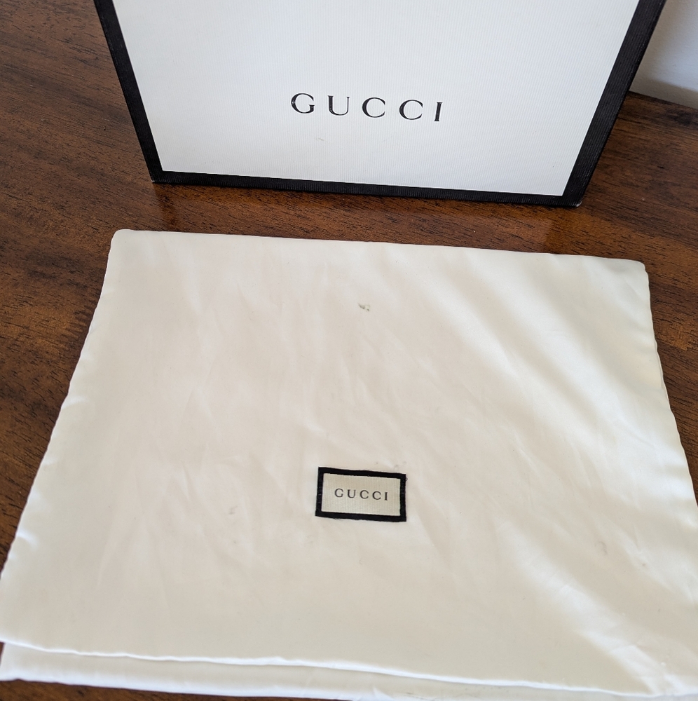 Black Gucci Marmont Velvet Crossbody Bag - Picture 15 of 16